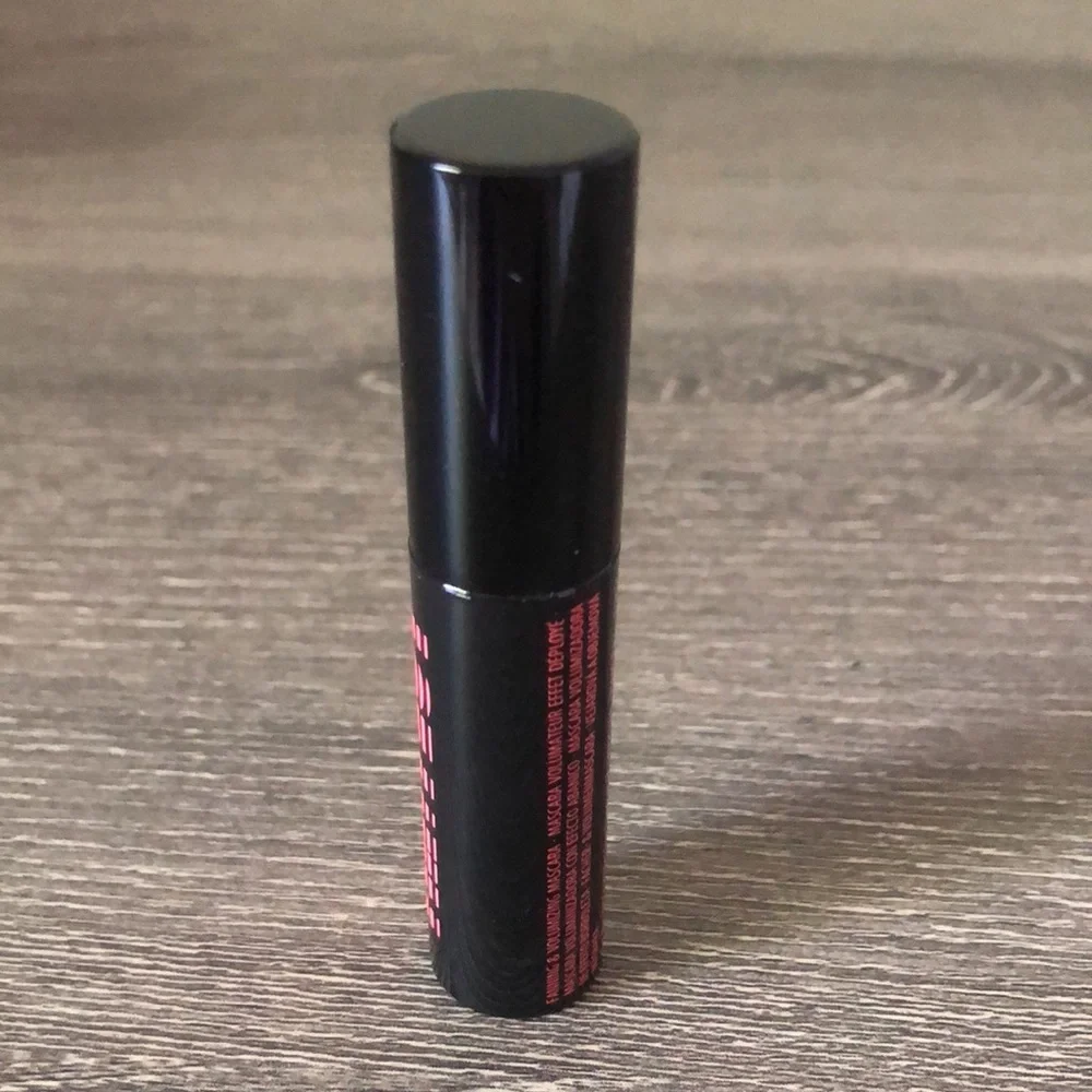 ❤️$5 NWT Benefit Fan Fest Mascara in Black